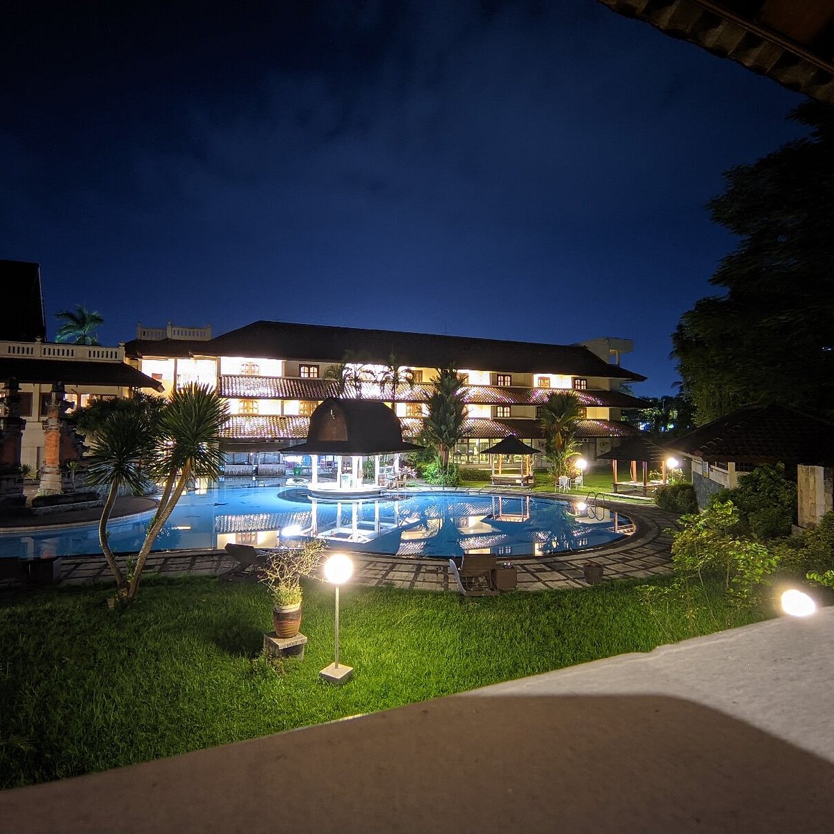 FOR SALE HOTEL GRAND LEGI MATARAM
